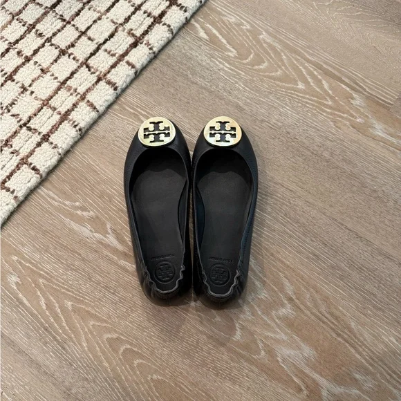 Tory Burch Black Leather Ballet Flats with Gold Logo – Size 7 - Picture 2 of 5